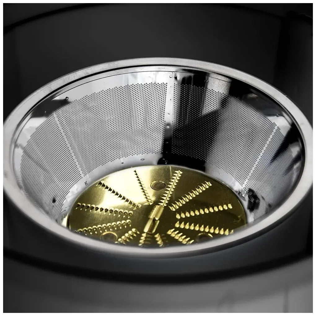 Licuadora ExtremeTitanium 19000: Potencia y Velocidad para Jugos Perfectos de Cecotec 4