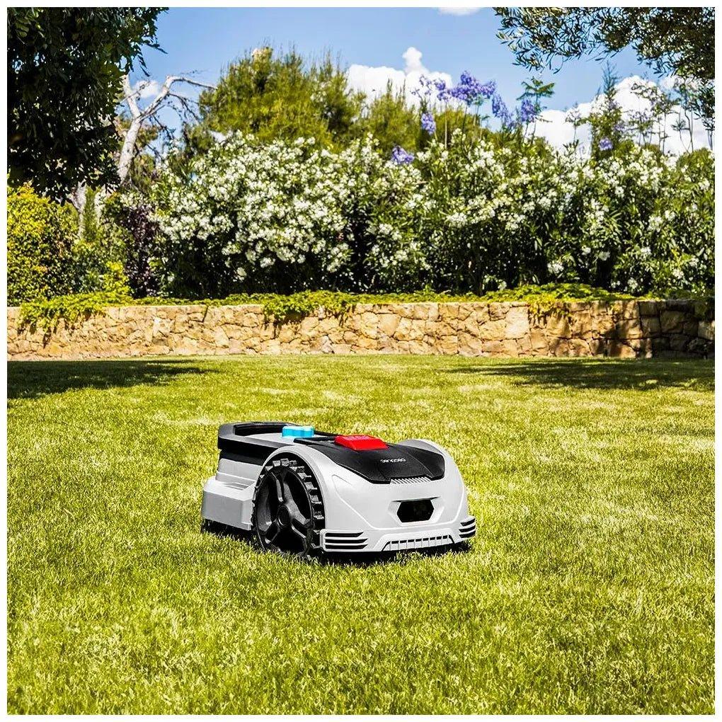 Robot Cortacésped Inteligente para jardines de hasta 300 m2 con motor silencioso de Cecotec 5
