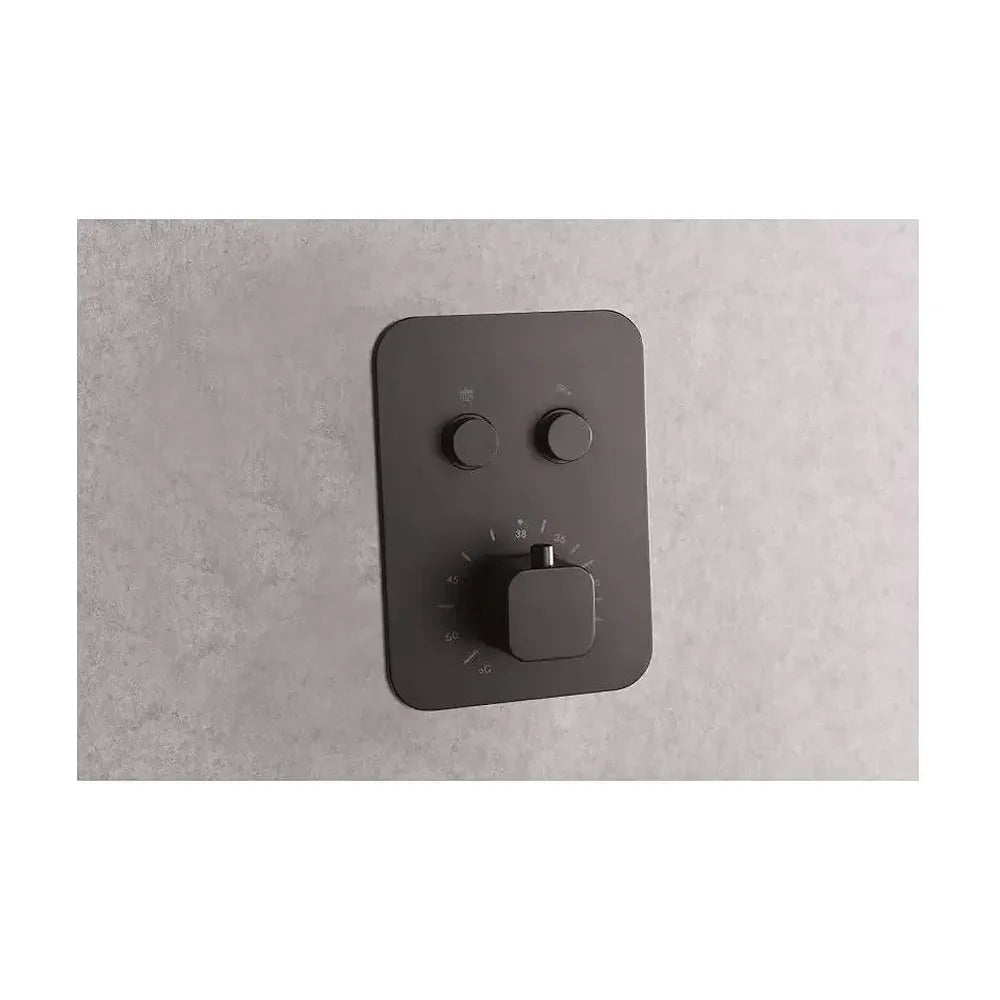 Vista lateral y perspectiva de Conjunto termostático para ducha de 3 módulos con un diseño moderno de color negro mate...