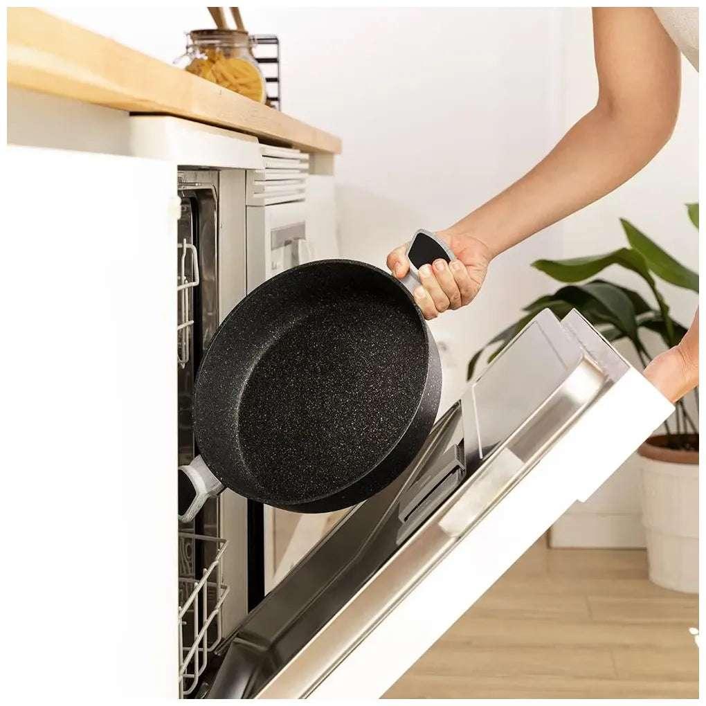 Olla Baja 28cm Polka Exclusive: Calidad, Estilo y Versatilidad en tu Cocina de Cecotec 9