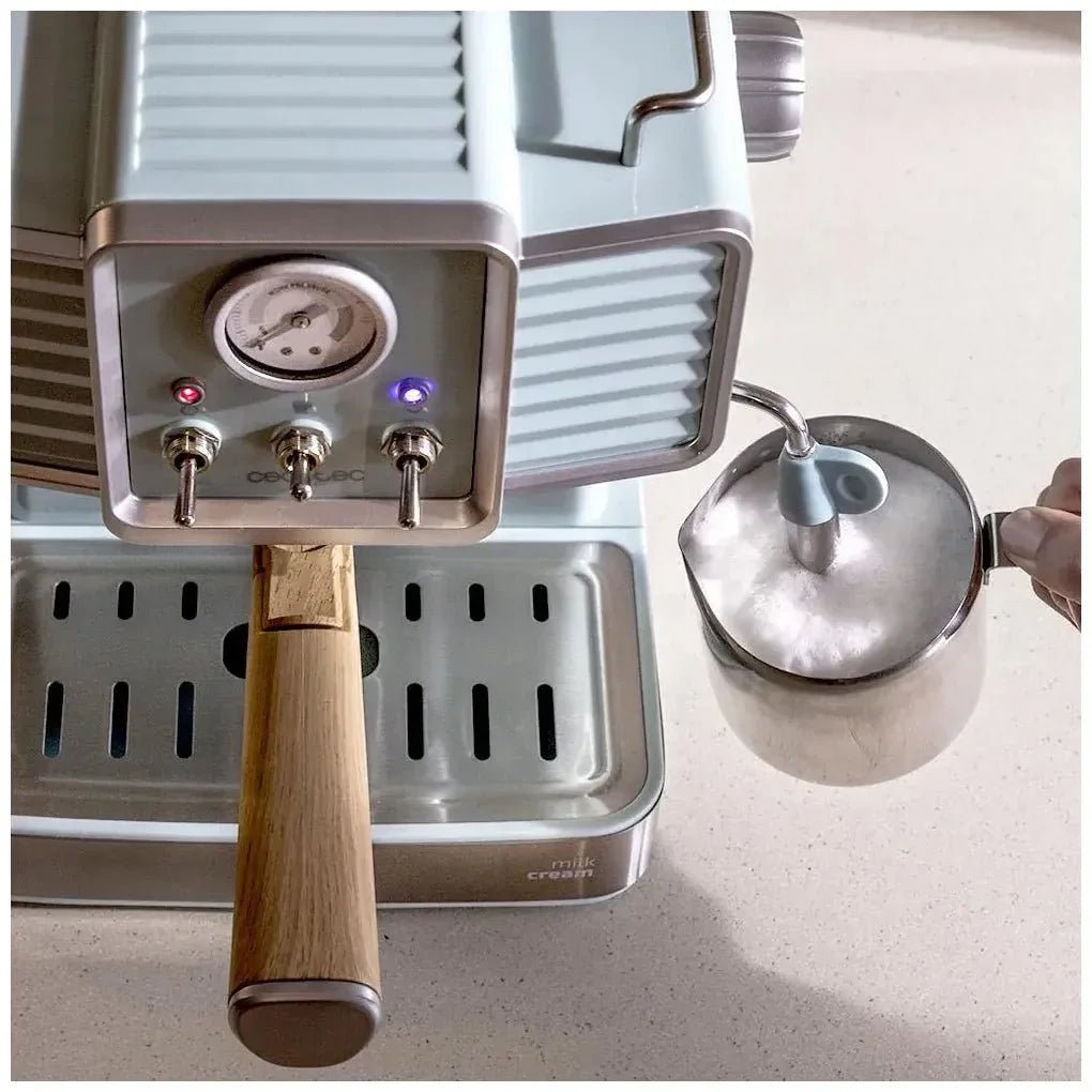 Cafetera Express 20 Bares con Thermoblock y Vaporizador Orientable de Cecotec 7