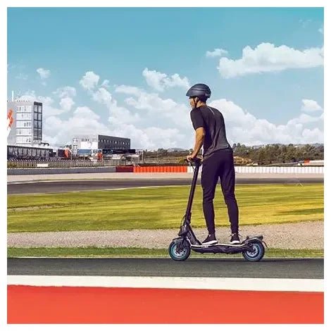 Patinete Eléctrico deportivo 750W con 30km de autonomía y modos de conducción de Cecotec 9