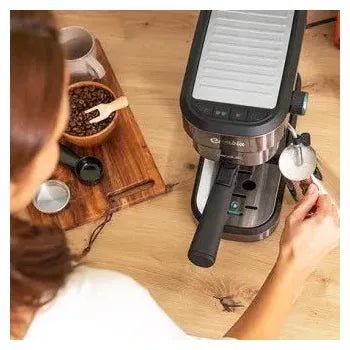 Cafetera eléctrica con vaporizador orientable y depósito de agua de 1,1 l cafelizzia 890 dark de Cecotec 3