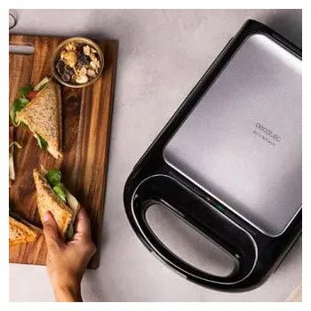 Sandwichera antiadherente para 4 sandwiches de 1500 w en color plateado rock’ntoast family de Cecotec 4
