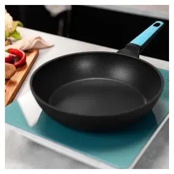 Sartén de 24 cm hecha en aluminio forjado con revestimiento antiadherente polka platinum 24 bucket thunder de Cecotec 3