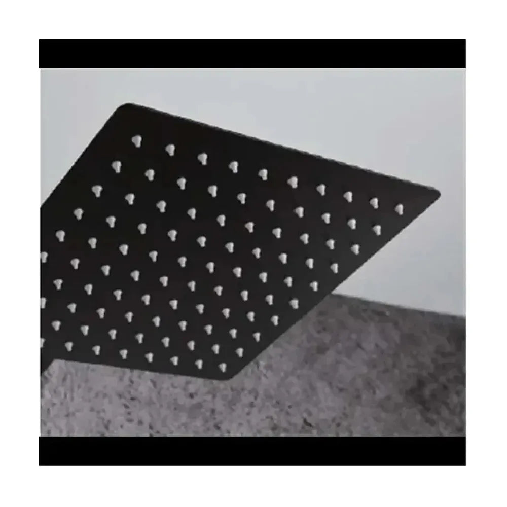 Detalle de acabado y materiales de Conjunto para la ducha empotrado en color negro mate con un diseño moderno Dublin de Imex