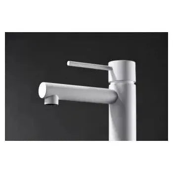 Vista lateral y perspectiva de Grifo blanco para lavabo fabricado en latón con discos de cerámica Milos de Imex