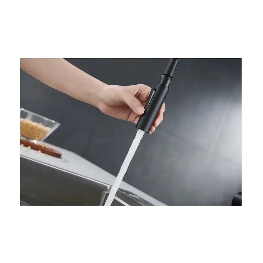 Detalle de funcionamiento de Grifo de cocina monomando extraíble con difusor doble jet de acabado negro mate Berna de Imex