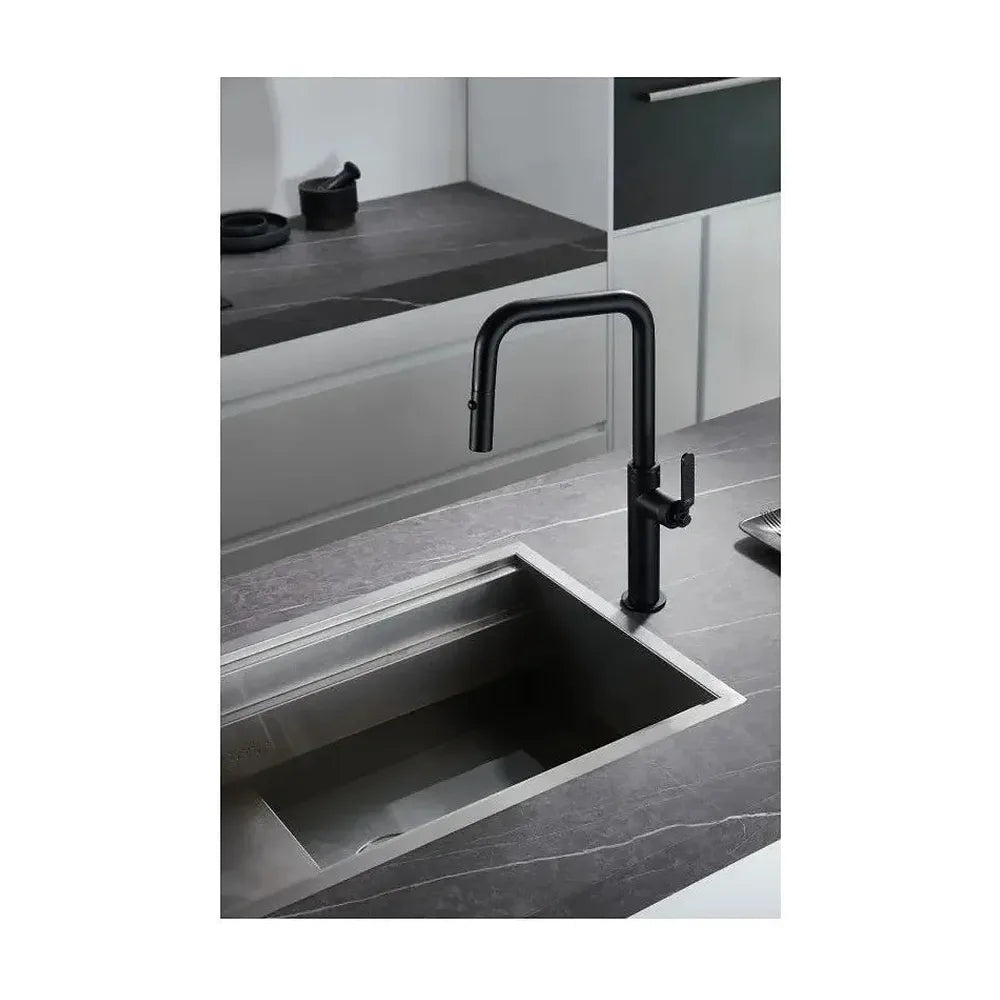 Vista principal de Grifo de cocina monomando extraíble con difusor doble jet de acabado color negro mate Niza de Imex