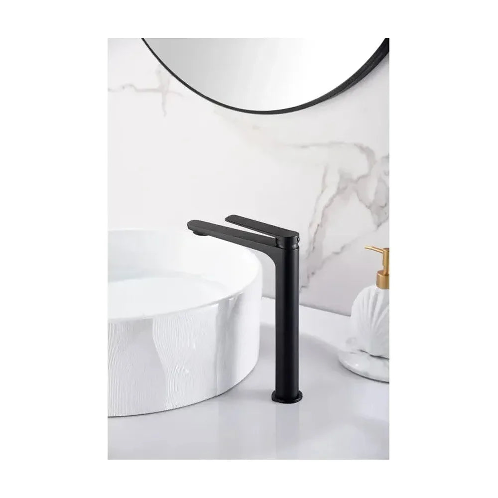 Vista lateral y perspectiva de Grifo monomando con caño alto para lavabo fabricado en latón con acabado negro mate...