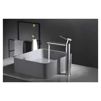 Vista lateral y perspectiva de Grifo monomando para lavabo de caño alto fabricado en latón de acabado cromado Milos de Imex