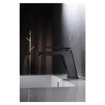 Vista principal de Grifo monomando para lavabo fabricado en latón negro mate con un caño recto Suecia de Imex