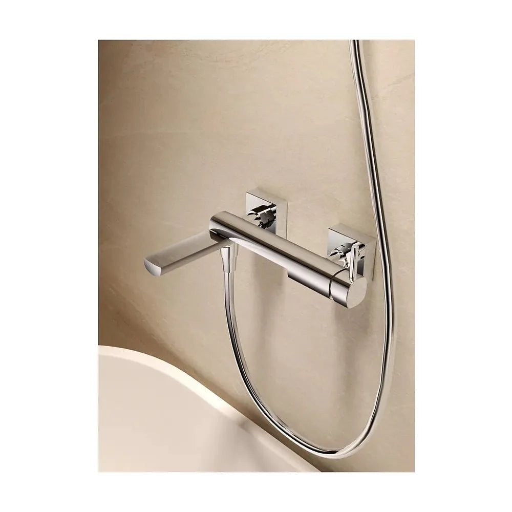 Detalle del cabezal o conexiones de Kit baño/ducha monomando Toscana negro mate Imex