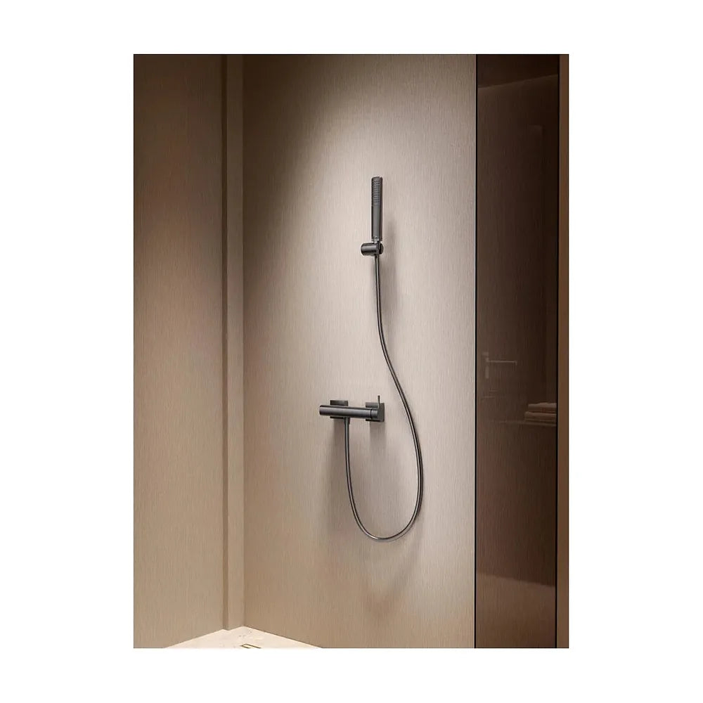 Vista en conjunto ambientada de Kit ducha monomando Firenze oro cepillado Imex