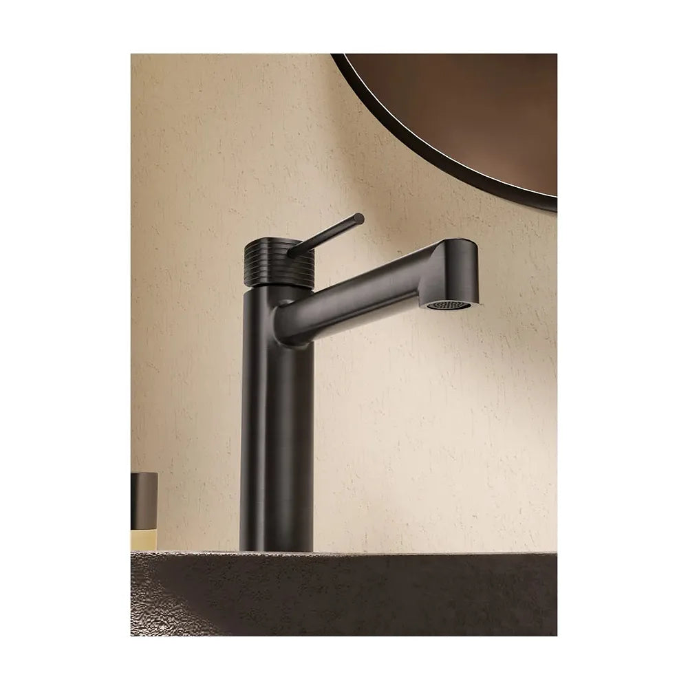 Vista en conjunto ambientada de Monomando lavabo alto Firenze black gun metal Imex